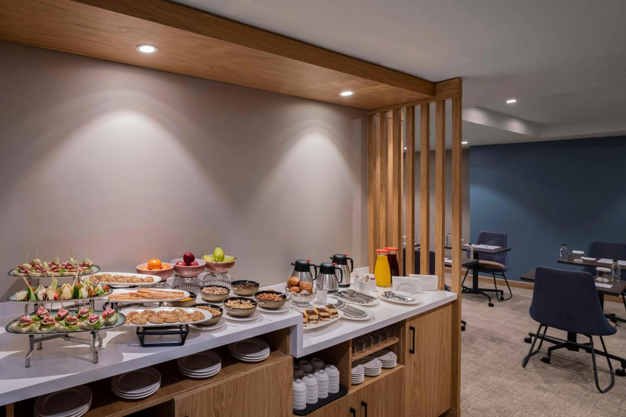 Готель Hampton By Hilton Istanbul Sirkeci Екстер'єр фото